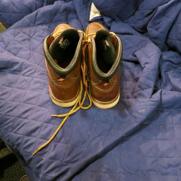 Redwing 2415 Mens 9D traction tread - Picture 5 of 6